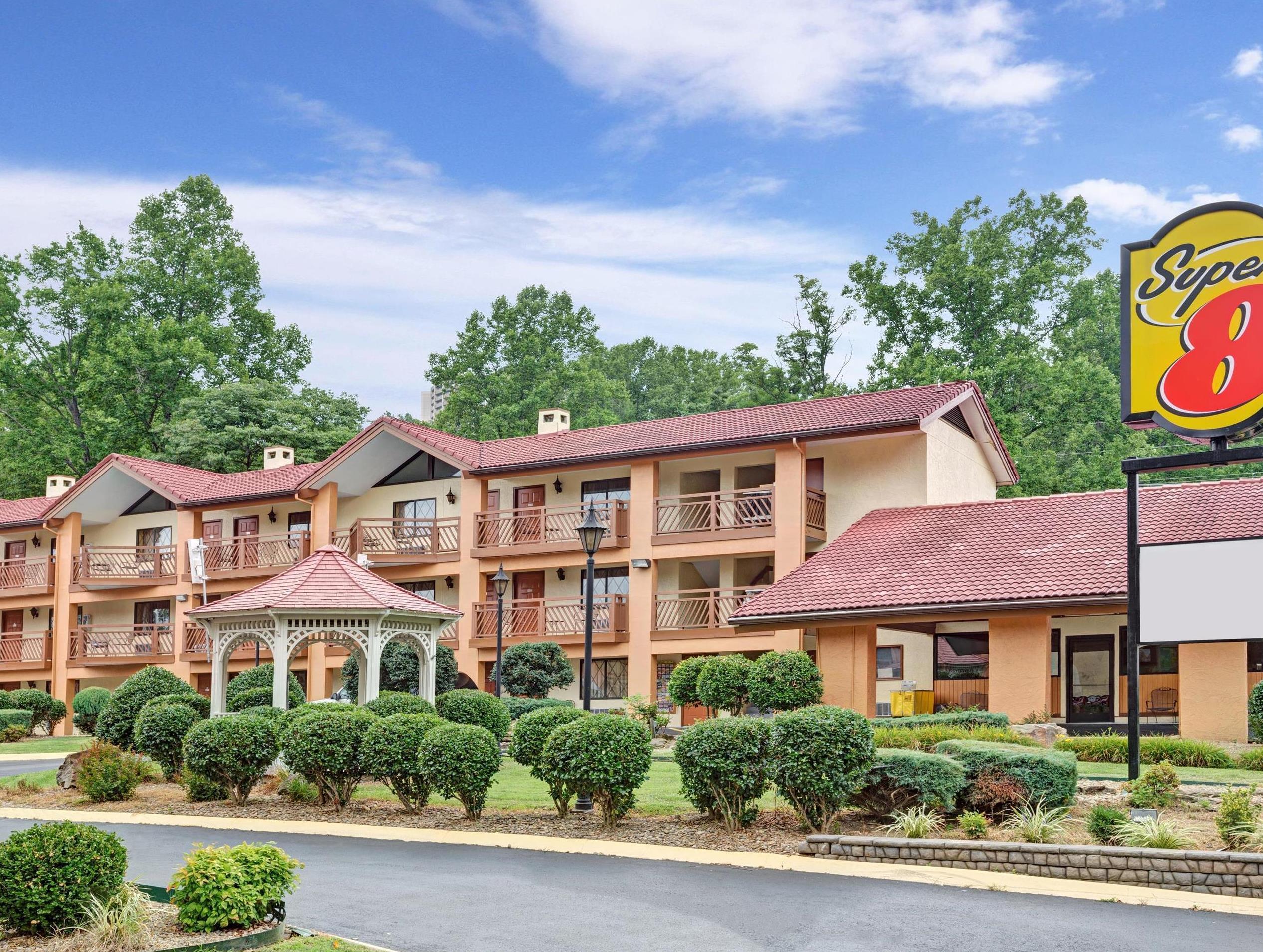 Hotel Super 8 By Wyndham Downtown Gatlinburg At Convention Center Exterior foto