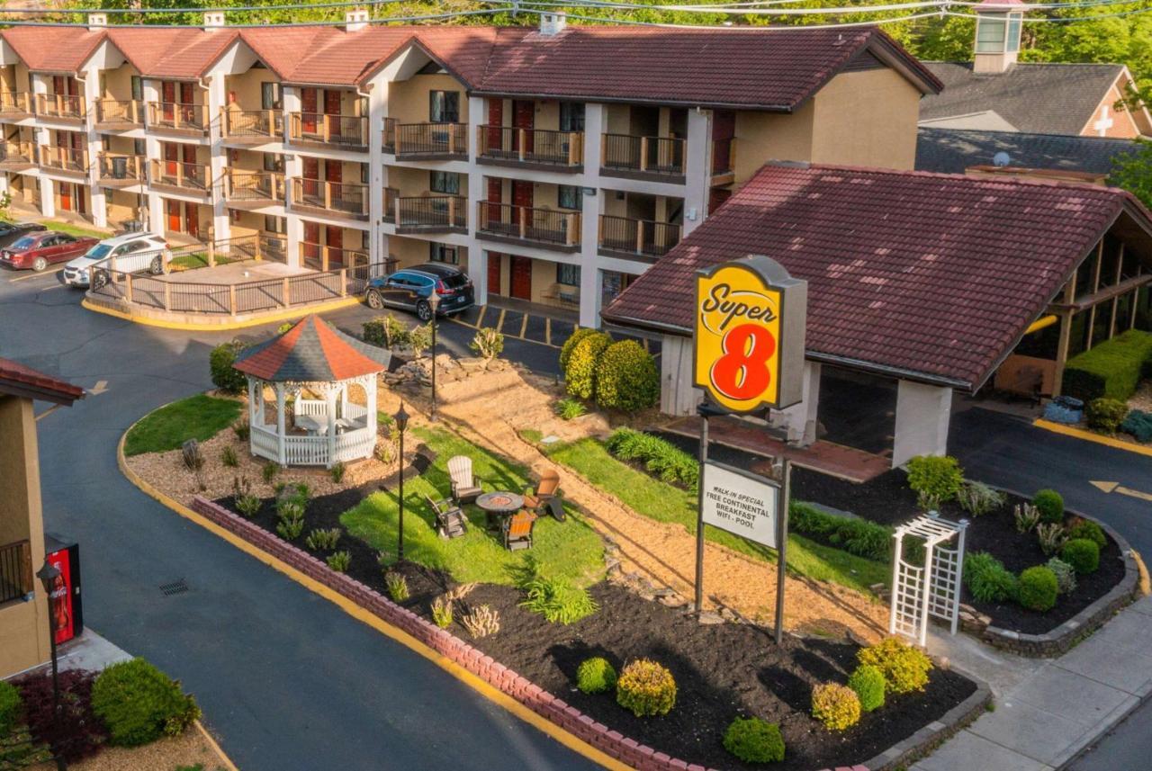 Hotel Super 8 By Wyndham Downtown Gatlinburg At Convention Center Exterior foto